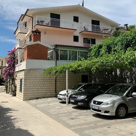 Apartamento In Mit Grossem Balkon Duće