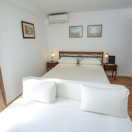 Apartment In Mit Grossem Balkon