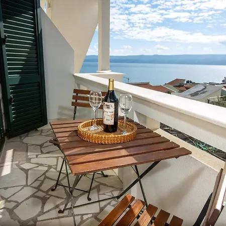 Appartamento In Mit Grossem Balkon Duće